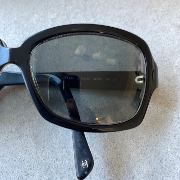 Authentic Chanel sunglasses 5143 - Picture 14 of 16